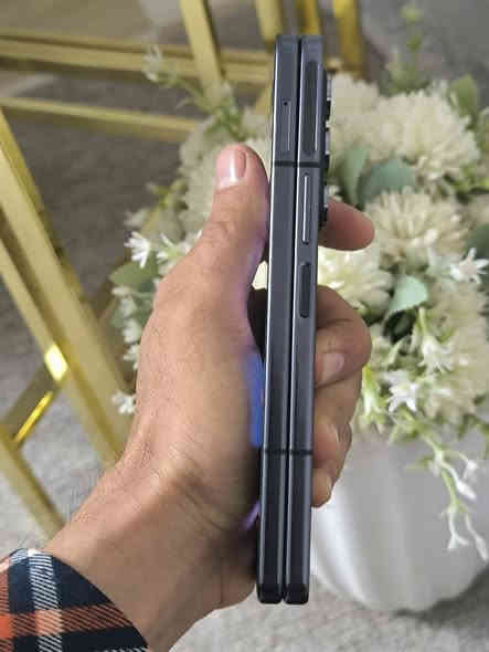 Samsung z fold 5 
1sim 
e sim
ذاكره 256
رام12
بدون ملحقات 
جهاز يجي عربي بالكامل 
ما مفتاح شرط 
بدون اي خلل 
نسبه النظافه 95
سعر 675 الف
توصيل موجود 
*********** واتس ابب
