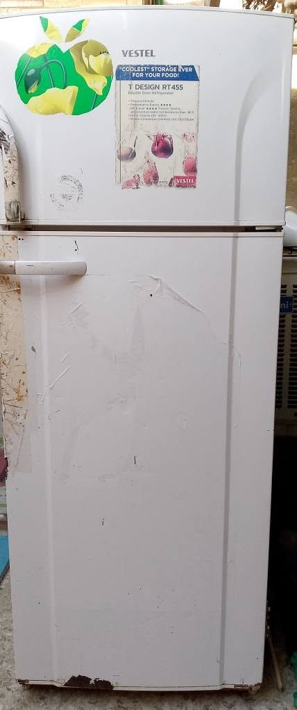 للبيع
ثلاجة / كاونتر سنگ / ميز بلازمة / تخم 
واتس ***********
