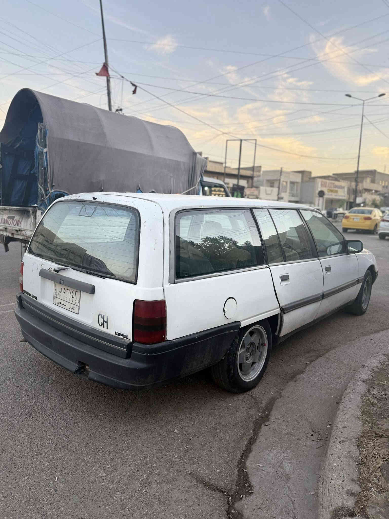 السلام عليكم 
اوبل اوميكا  
رقم أنبار بأسمنه 
مكينه كايمه كير اوتماتيك 
صدر امامي خلفي نضيف 
كهربائيات كلها شغاله 
قواعد دبل سليمات 
السعر ١١ ورقه قفل 
مكاني بغداد حي العامل
 ‭٠٧٧٧ ٦٧١ ٤٠٧١‬
