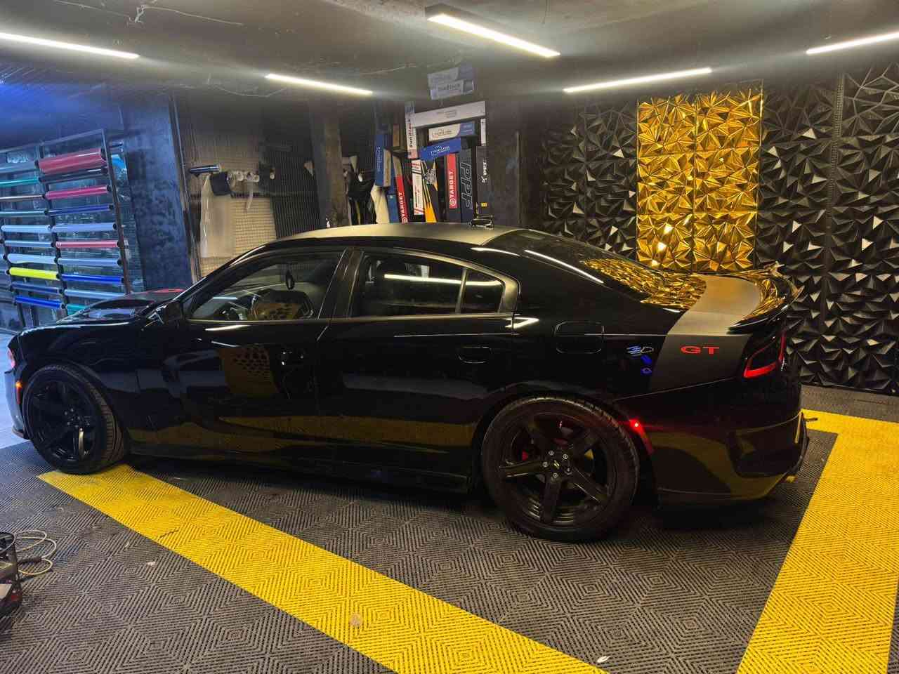 Dodge charger GT super track pack 2019
فول ما عدى فتحة
كشنات كهربائي 
تحكمات ستيرن
شفتات بستيرن
كشن تدفئة تبريد
حساس خلفي امامي
كير طيارة
شاشة كبير
سيستم سيارة تكدر تحرك بالشاشة
فول دايناميك
سيارة بيها جاملغ و الباب وراء سايق بدون دواخل بدون ارباك 
عنوان اربيل
*********** 
وتساب أربيل, العراق
