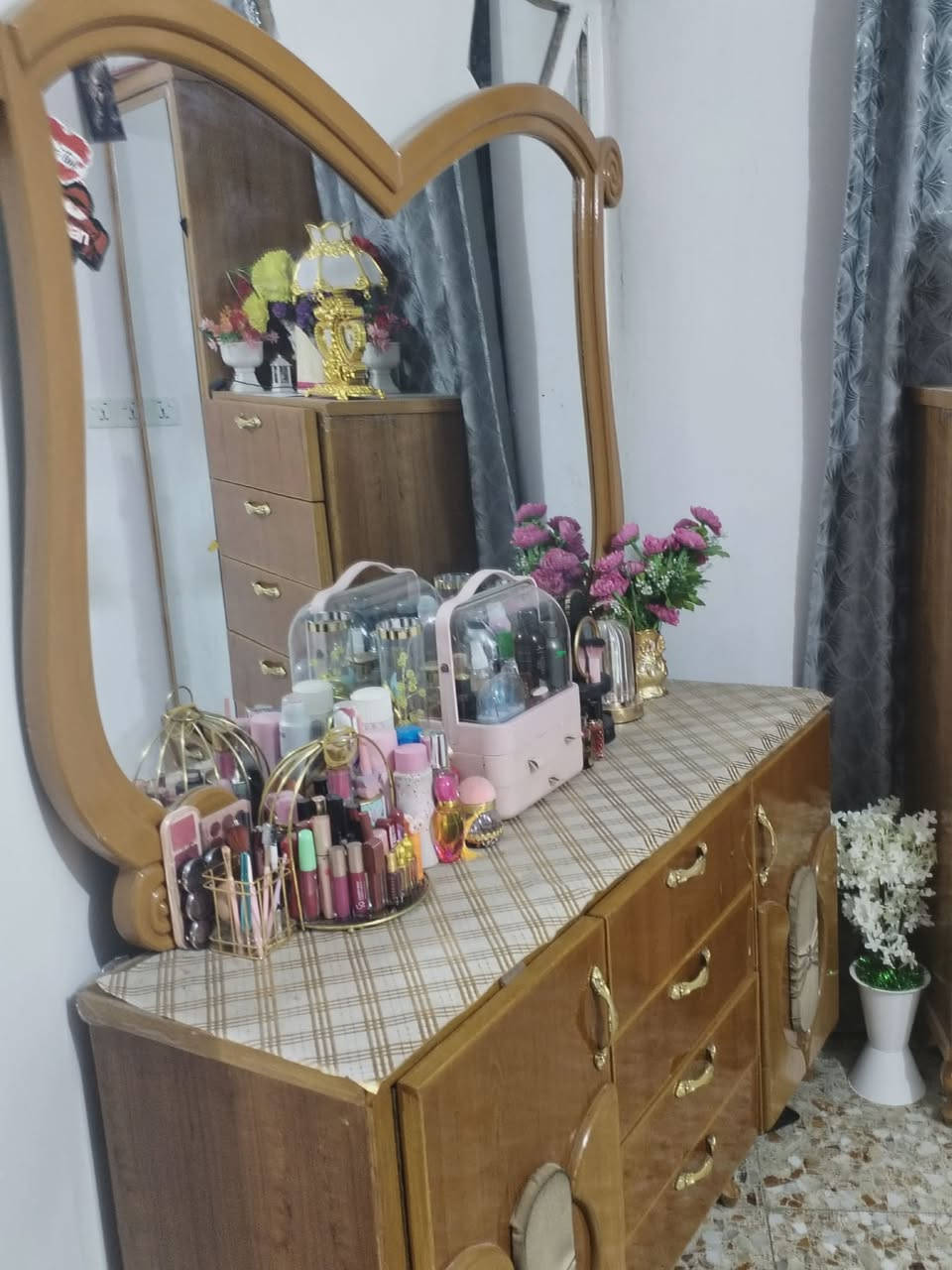 سلام عليكم
غرفه. 5 قطع البيع.  خشب عراقي

***********. نجف
