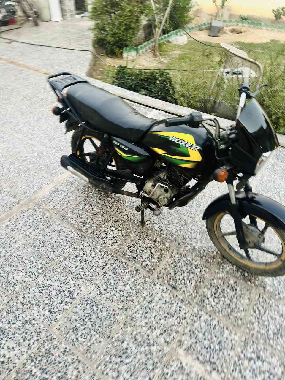 سلام عليكم 
بوكسر.        2022
للبيع.       سعره 
600 الف وبيه مجال 
***********
