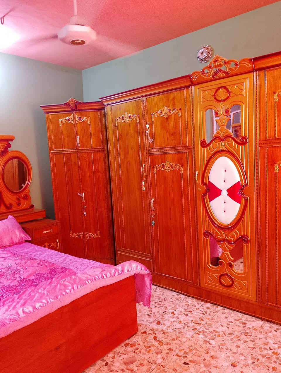 غرفه نوم للبيع سعر 900
***********
