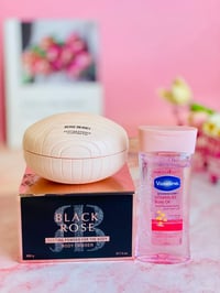 بودرة روز بيري • رائحة وردية • تمتص العرق