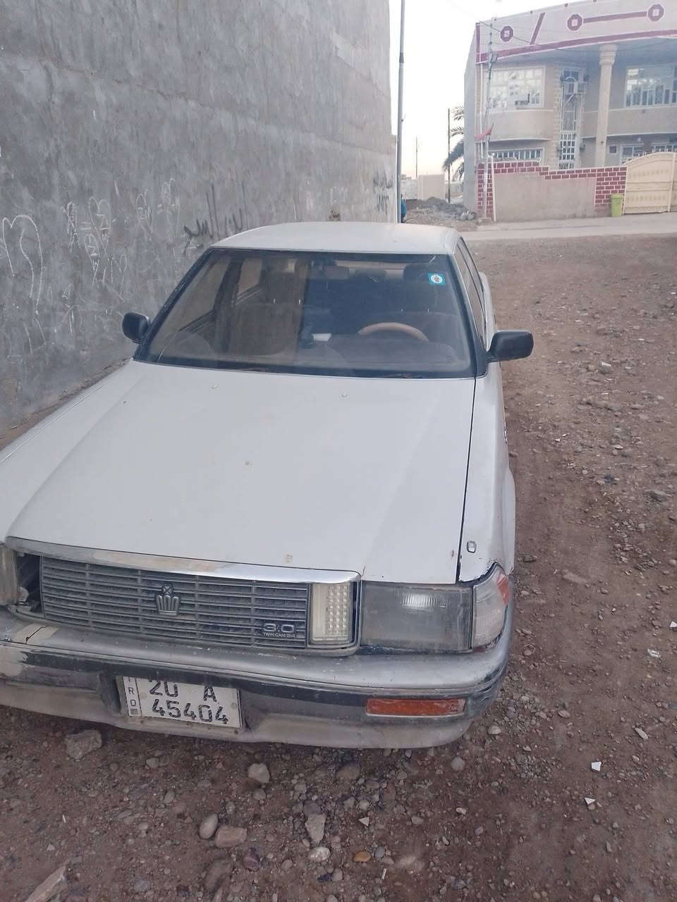 السلام عليكم سياره موديل 1990 للبيع هزه جديده رقم انكليزي جديد سنويه 2030 مشروع وطني محرك بطه 250 للاستفسار الاتصال *********** السعر35 بيها مجال
