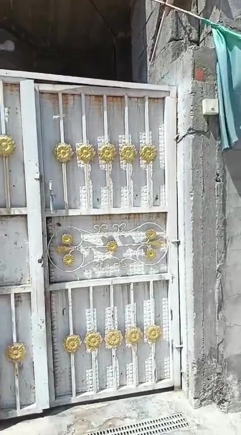 السلام عليكم بيت للبيع مساحه 75متر للاستفسار ***********
