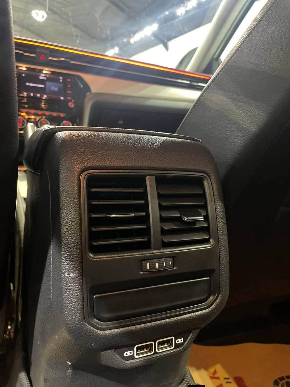 باسات 2021
فول مواصفات 
فتحة سقف 
بصمة 
كشنات جلد و تدفئة بالكشنات 
محرك 20T
ضرر واضح بالصور 
مكان السيارة دهوك
رقم السيارة دهوك الجديد السنوية لغاية 24/9/2028
***********  متوفر واتس اب 
السعر 135 بيه مجال
