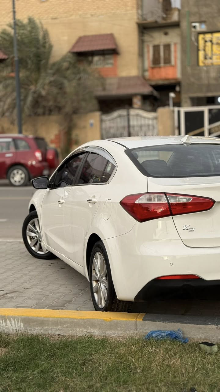 سلام عليكم   #للبيع_فقط
كيا سيراتو    K3
مديل 2015 
ماشية 160 km
#ادوات_ادوات_دخول_جديد
#متومة_ارقام_وسنوية_اصلي

 ( مـوصـفـات )
شاشة كبيرة 
بصمة تشغيل 
كامرة دوارة 
بصمة ابواب 
مري شفط  نظام ترحيب 
فول تحكم ستيرن 
تتدفئة كشن 
تبريد ثلج ❄️
حدادية 100%
سيارة حيل جديدة وجاهزة للخير 
#المكان_بصرة 
#السعر_اتصل_وتدلل
***********

