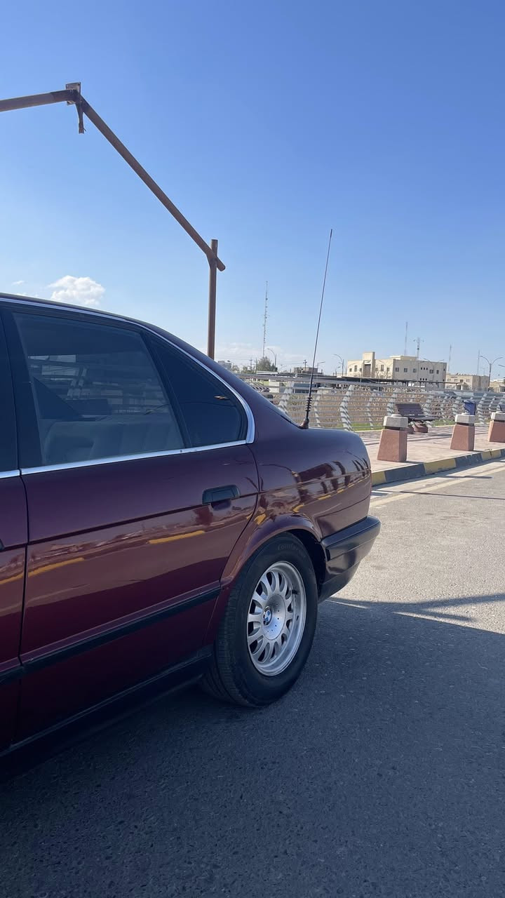 Bmw 525 للبيع
موديل 1991 

مصبوغه عام 

جاهزه من ناحية كير ومكينه وكهربائيات 

طخم تايرات جدد

جامات كهرب

***********

واتساب ***********
