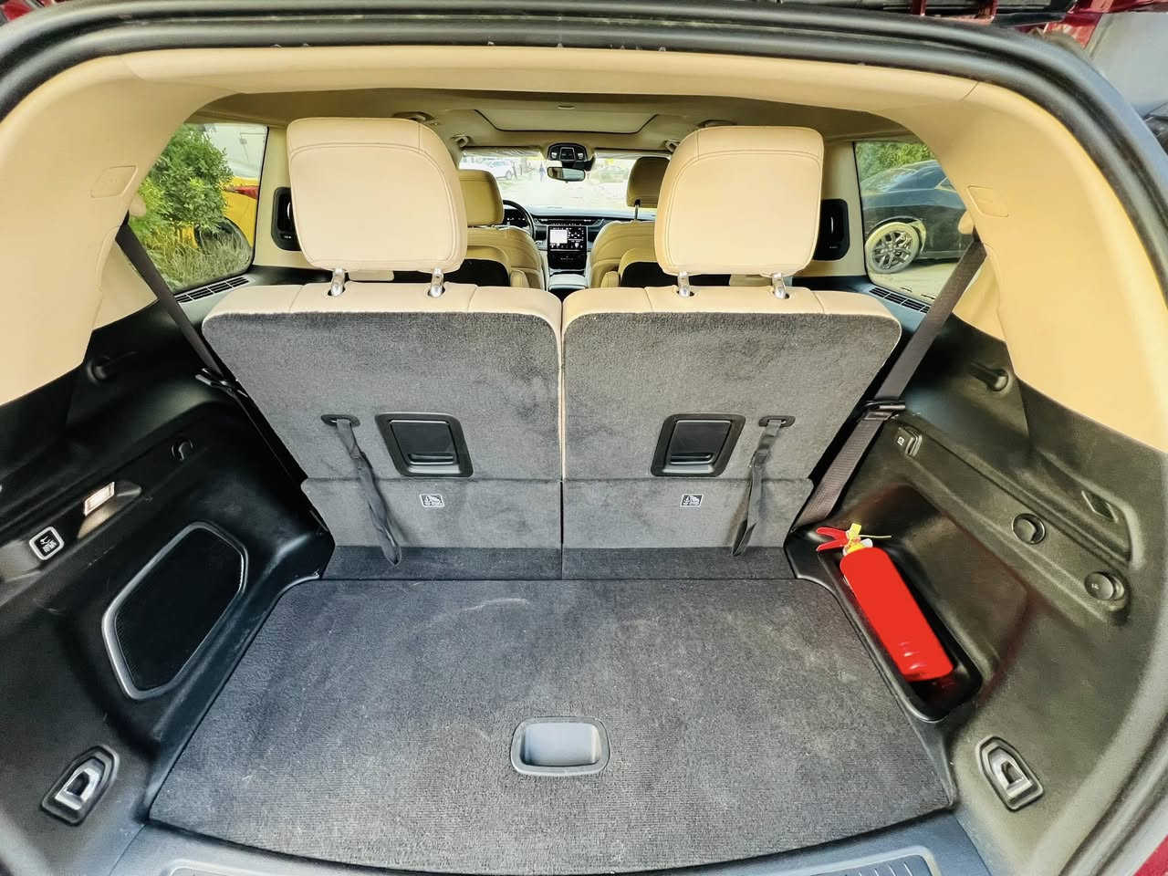 السلام عليكم جيب كراند شيروكي موديل 2021 رقم بغداد بأسمي وارد امريكي بدون ايرباك حادثها فقط جاملغ وبنيد نفسهن مصلحات باقي السيارة مكفولة من الصبغ والتبديل المكينة والكير والحدادية والتبريد مكفولات 
فول مواصفات / بنراما /كشنات جلد كريمي /كامرة محيطية داخل السيارة وخارجها/ رادارات امامي وخلفي وجانبي /توقف ذاتي كشنات منفصل /لد بالدشبول / كشنات خزن ميموري كل المواصفات الفول موجودة بيها 
السيارة استخدام قليل وكل تفاصيلها على وضع الشركة 
السعر 295 ورقة
مكاني بابل حي الامير  لاستفسار لاتصال على الرقم  ***********
