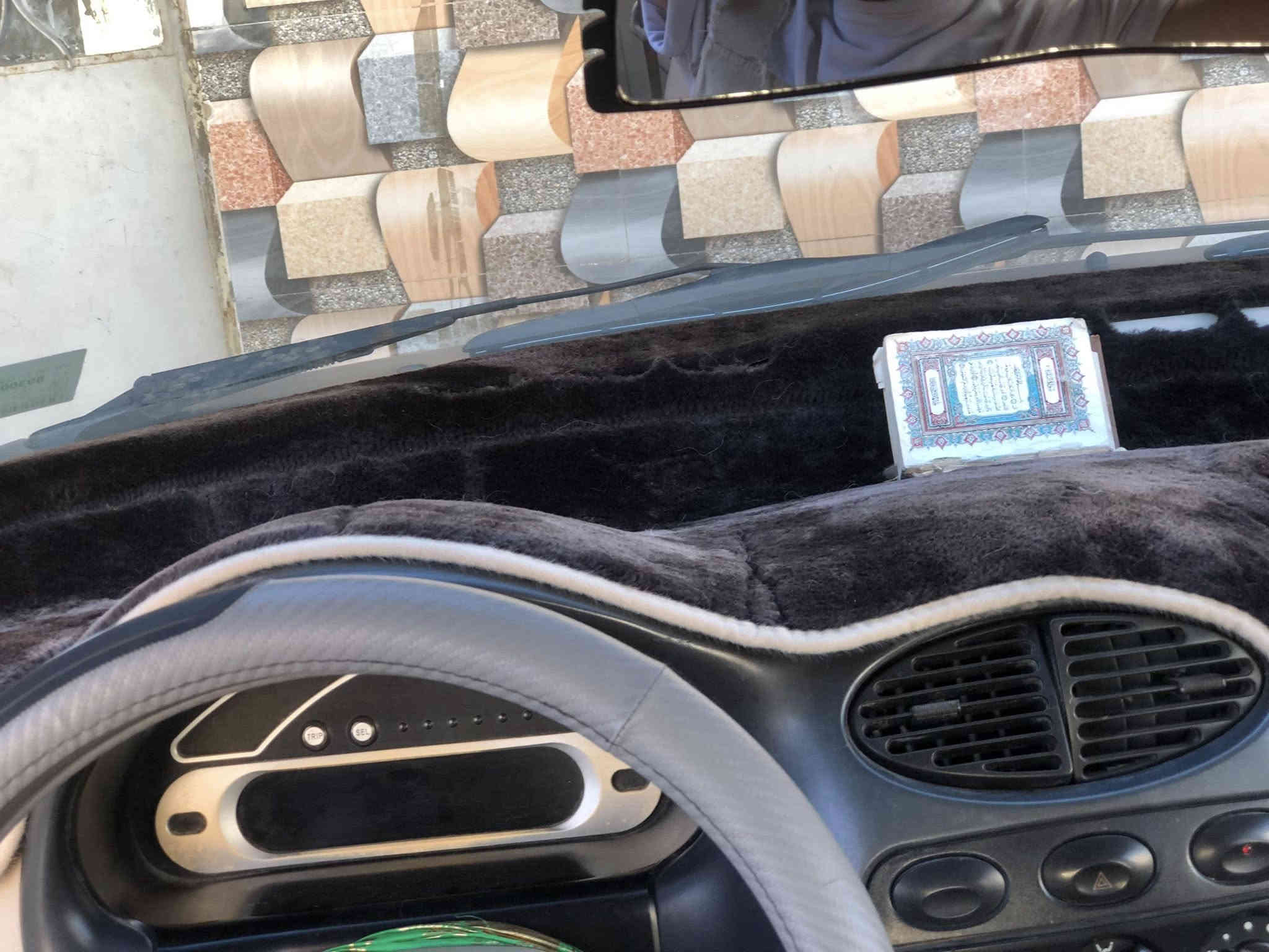 السلام عليكم سيارة كيو كيو صالون موديل 2010نظيفة حيل  كير  اوتوماتيك  عادي  رقم  بغداد  تحويل ثاني يوم  السعر ٣٠بية مجال  المكان  الطالبيه سيارة بنية نظيفة  مماشين بيها هواية  ***********
