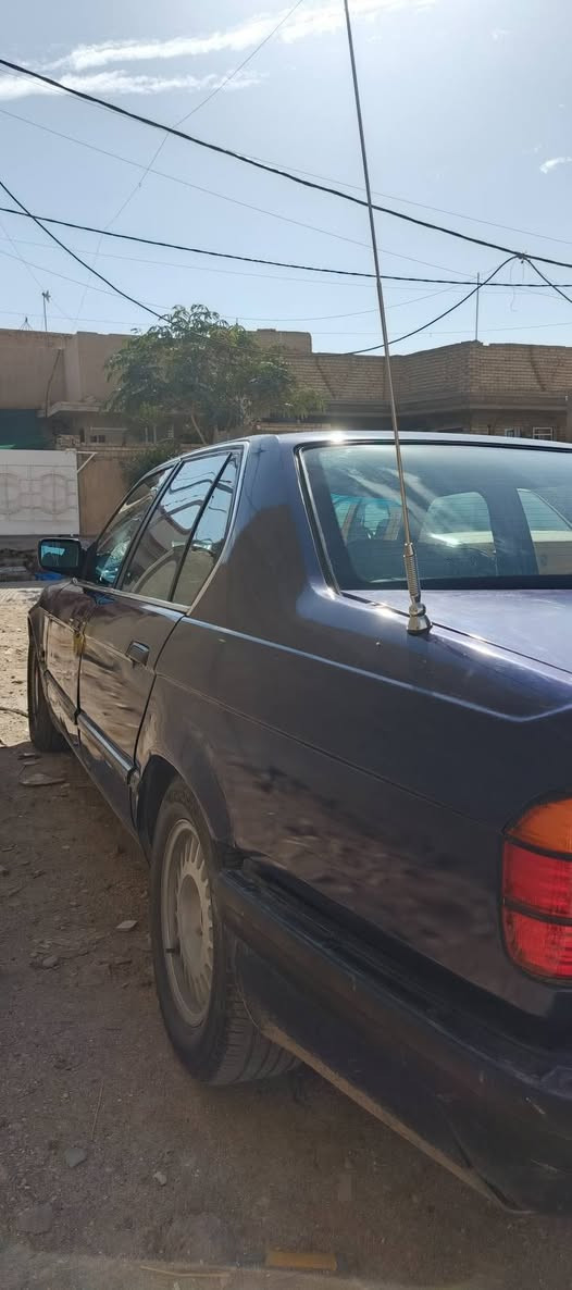 السلام عليكم
بي إم للبيع موديل 87 
السياره معمره جديد
بس دعاميات يرادله 
ترايك من البصره الزاخو
سعره 35 
للستفسار ***********
***********3
