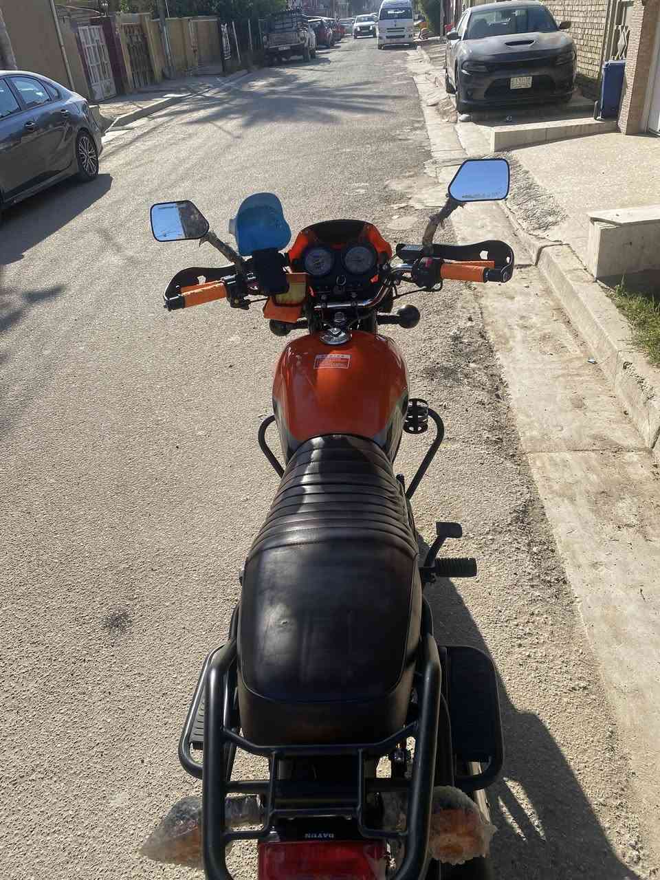 سلام عليكم 
دايوان 2023 رقم بغداد
نازلة 2025 شهر ال4
الدراجة جديدة 
مكينه وكير شرط برغي ممفتوح
الدراجة مشت 3 الاف ونكطع القمجي هسه ماشيه فوك ال20 الف تقريباً
مكاني الشعب شارع الاسواق المركزية
السعر 2450 وبيها مجال ان شاءالله 
***********
