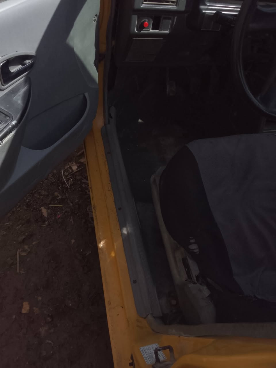 يا الله للبيع سايبه موديل 10 رقم بغداد مالكها بابل تحويل مباشر مال جناي سياره نضيفه حلوه من كلشي بس مكينه بيها تبخير 
بس هيىئه 120الف 
سعر 20 بيه
عنوان حله قرب جسر نادر
***********
***********
