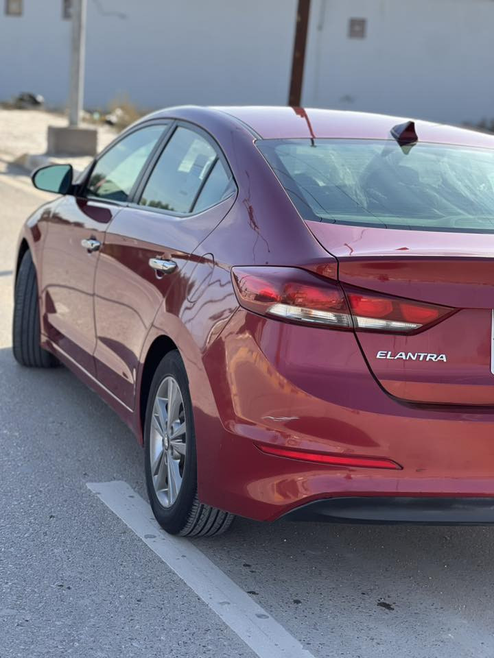 السلام عليكم
النترا 2017 وارد امريكي لون ماروني للبيع رقم سليمانية وكالة او تحويل ماشية 88 فقط محرك 2000 دوش حادث جاملغ وبنيد 
السيارة مال جناي يعني على وضع الشركة كير محرك تبريد مكفولات حدادية وباتري وتخم تاير كل جديد

موصفاتها 

انظمة قيادة eco - normal - sport 
تحكـمات ستـيرن كاملة 
بصمة + بصمة ابواب
كشـانة تبريد تدفـئة
كير ATM المرغوب 
كامرة خلفية دوارة 
شاشة بلادية
مثبت سرعة 
رادار جانبي 
مانع انزلاق 
نظام abs 
تبريد لمس

بياع شراي لا تتصل مكانها كربلاء ( طويريج ) السعر 122 
***********
