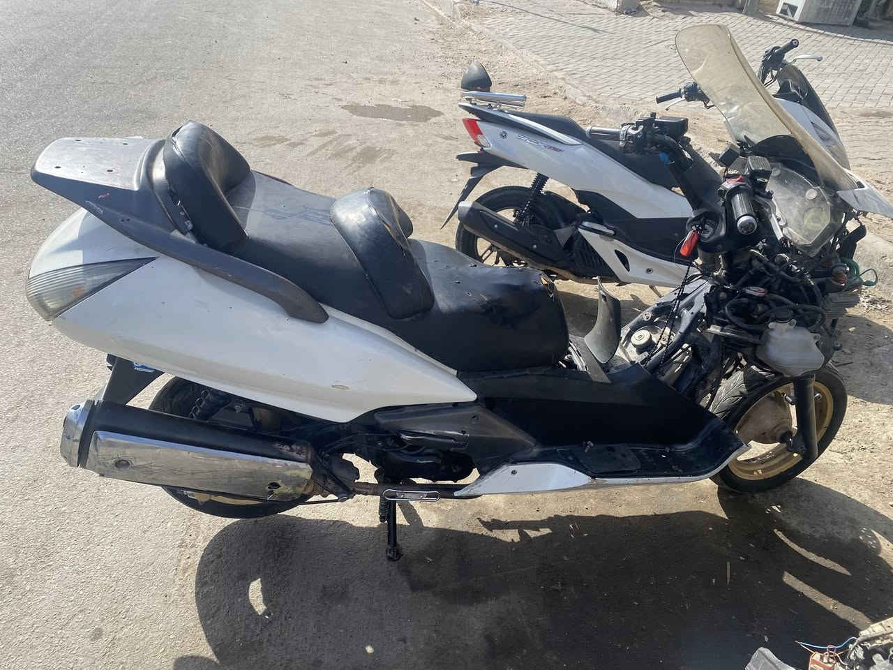 سلام عليكم شباب سلفر ونج ٦٠٠دراجه طافيه ابيع كوم حديد للستفسار ***********
