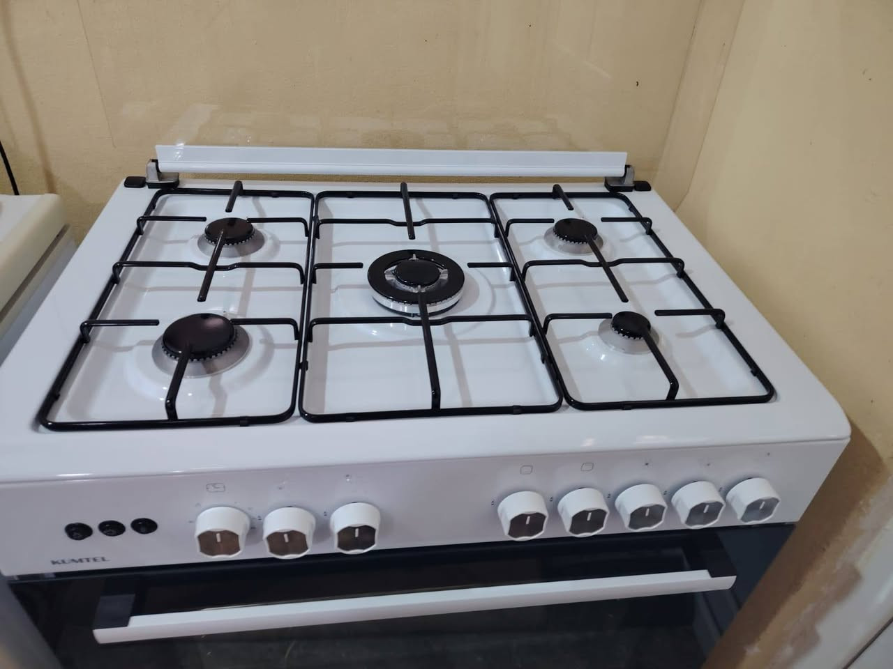 السلام عليكم
ثلاجه جديدة ممشتغله بعدها بجيسهة
السعر 300 بيه مجال شي قليل
طباخ جديد بعدة ممشتغل
السعر 300بي مجال شي قليل
الرقم ***********
