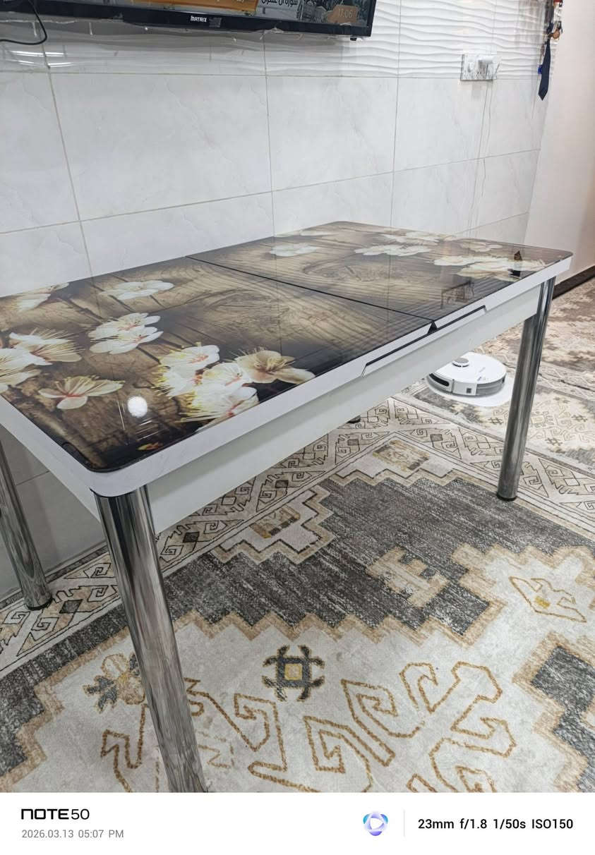 السلام عليكم ميز طعام جام للبيع  بدون كراسي ارتفاع الميز ٧٨ Cm يتكبر ويتصغر من يتكبر يصير طوله ١٧٠ ومن بل حاله المرفقه بل صور ١٣٠ السعر ٦٠الف مع التوصيل ***********
