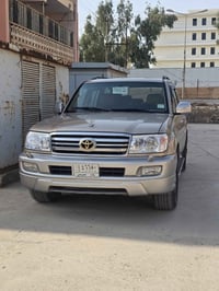 لاندكروزر موديل 2006 رقم بغداد مكفولة من كلشي وسيارة خير من الله   تبر...