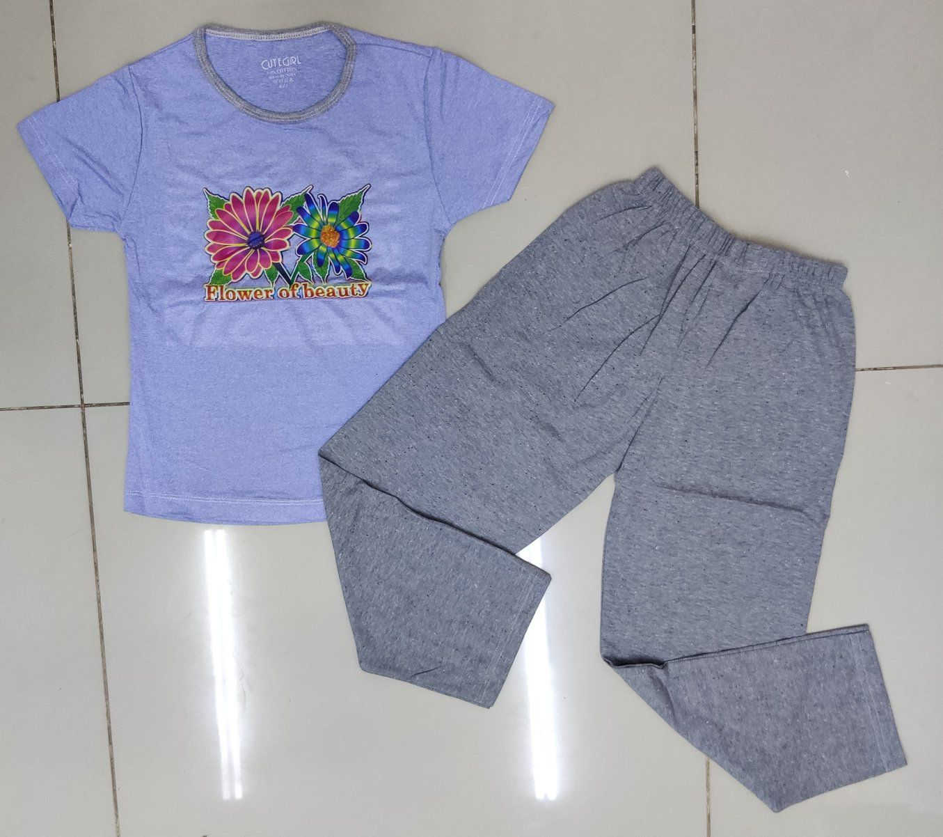 موجود 10,000 درزن 
كرتون مشكل نقشات 
تعبئة 16.5 درزن 
بضاعة قطن خامة كتير نظيفة
مقاس من 3 سنة الى 8 سنة
الامارات دبي


**إذا كنت صاحب هذا الإعلان وتريد حذفه لأي سبب، رجاءا أرسل رسالة إلى الدعم الفني**