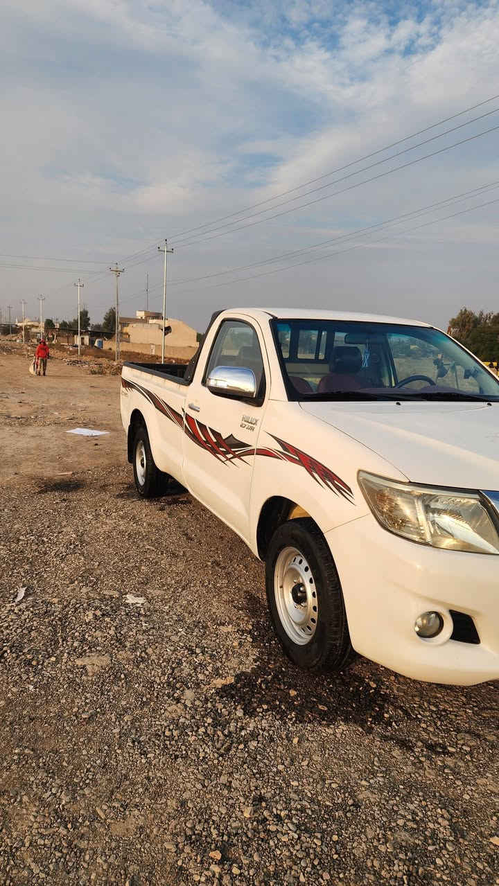 سلام عليكم سياره موديل 2015 رقم بغداد بسمي 5جنكال ماشيه 200 الف *********** // ***********
