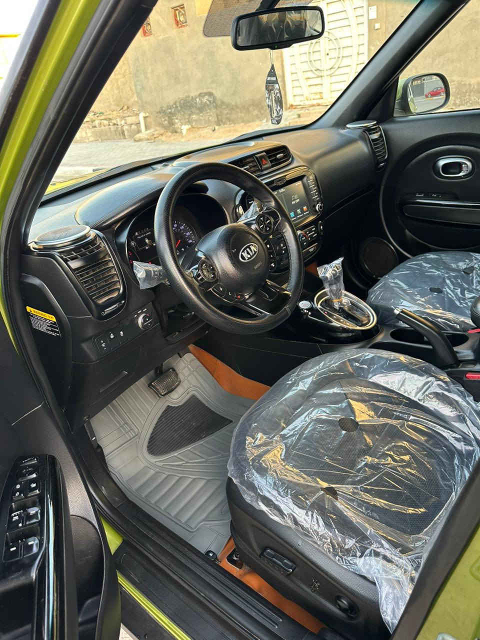 السلام عليكم كيا صول للبيع موديل 2016
فول مواصفات اعلى فئه 1/1 
رقم بغداد دولي باسمي
وارد امريكي حادثها جاملغ وباب خلفي بدون دواخل 
والبنيد جارد وصبغته السونار مرفق معه المنشور
كير ومحرك وحداديه وتبريد خير من الله تخم تاير جديد
المواصفات
حجم المحرك 2000
بانوراما
بصمة تشغيل + بصمة ابواب
شاشة اعطال
شاشة حجم كبير تدعم كار بلي
كامره
اناره اداخلي ( ليزري ثلجي ) 
تبريد بيانو
عداد الكيلو متر ( الكتروني )
فول تحكم ستيرن
كشنات جلد
كشنات كهرباء
تدفئه + تبريد بكشنات امامي + الخلفي
تدفئه ستيرن
مثبة سرعه
تحديد مسار
ترحيب عند القتراب
مري شفط + اشاره بالمري
سماعات انفنتي فول تجسيم صوت + 13 سماعه
مانع انزلاق ABS
بلوتوث + اوكس + USB
اوتو هولد
ثلاث وضعيات قياده سبورت + نورمان + ايكو
ويل كب كروم مميز
لد نهاري امامي + خلفي
لايت عدسه زنون بلادي
كروز سرعه
الجنطه ذكيه عنده القتراب تفتح
مكان السياره كربلاء
السعر 118 بيه مجال بصيط
للستفسار اكثر اتصل ***********
غير متواجد على الفيس
