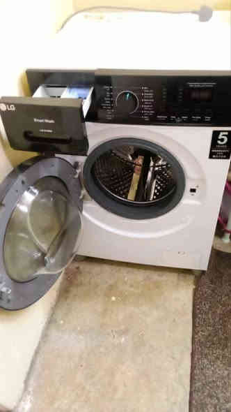 غساله اوتماتيك الجي 10 كيلو مستخدم شي قليل 
سعره 350الف بيها مجال للشراي اتصل  ‏‪***********‬‏ مكان طريق بغداد كركوك
