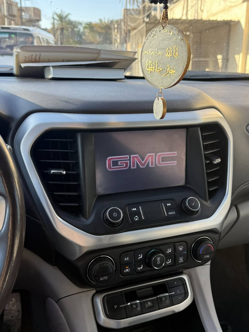 جمسي اكاديا 2020
ماشيه 56 الف 
6سلندر 
حادثها  موجود بلصوره 
رقم الشاصي منشور
مشروع وطني ب اسمي سياره نضيفه كلش 
150$وبيها مجال بسيط  
مامتواجد عل خاص فقط اتصال 
***********
***********
