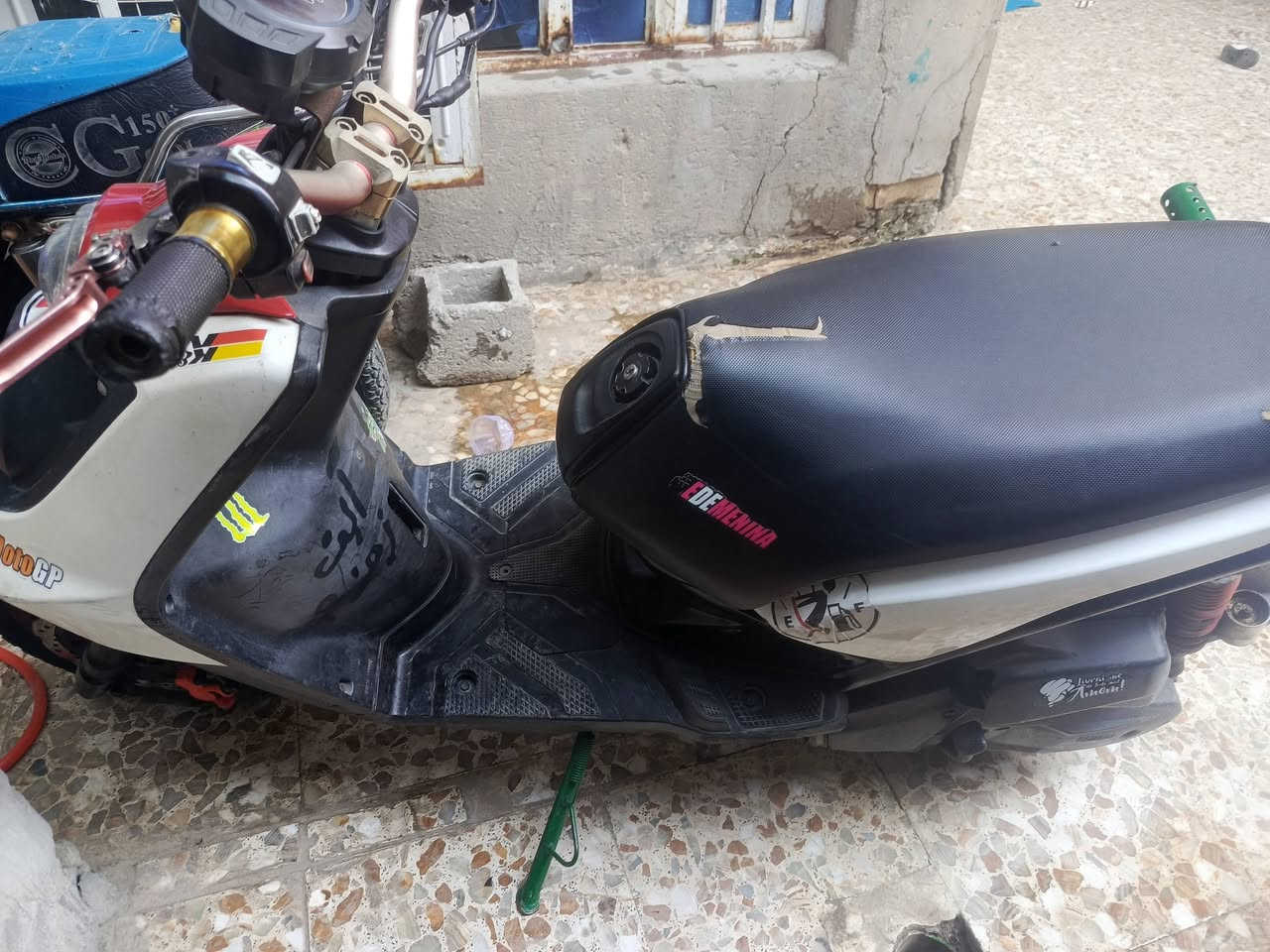 دراجة جبلي للبيع صارلها 4 اشهر من نازلة رمبة السعر مليون وربع وبيها مجال للطيبين


**إذا كنت صاحب هذا الإعلان وتريد حذفه لأي سبب، رجاءا أرسل رسالة إلى الدعم الفني**