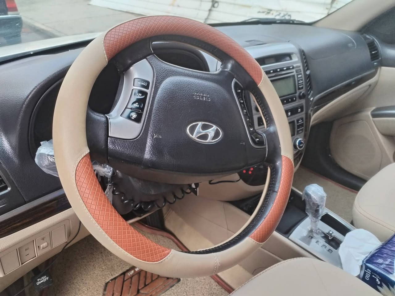 السلام عليكم،،،،،،،،
سنتافي موديل 2012،،،،،،،،،
7راكب،،،،،
تبريد 3 قطع،،،،
فتحه سقف،،،،،،،
تبريد تتدفيه شغاله،،،،،،،،،،
بدون صبغ بارد قليل،،،،
داخل جلد مغلف،،،،،،
السعر 150،،،،،،،
الشراي يتصل ***********
