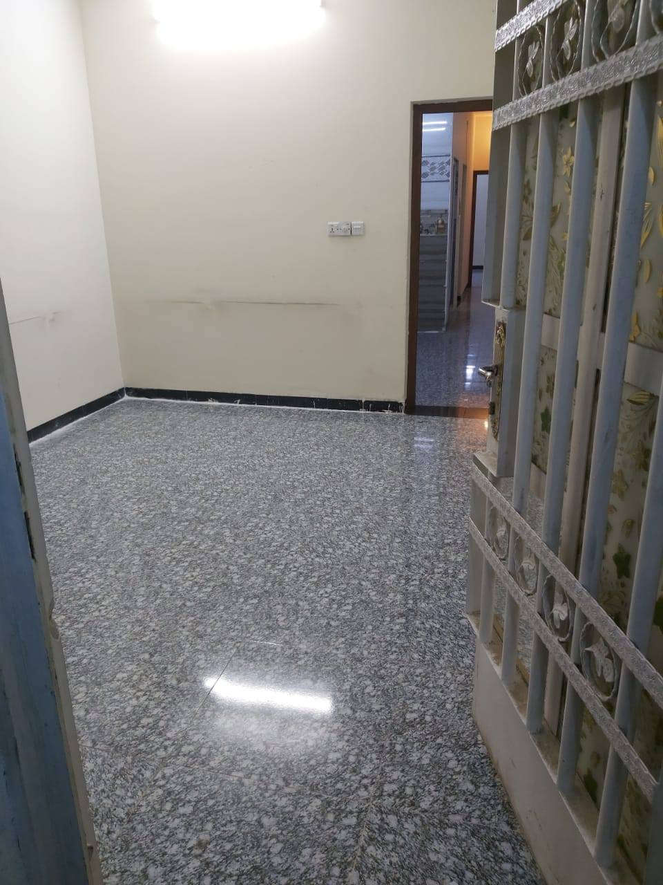 ✨ الأريج للعقار ✨
📢 شقة للإيجار – طابق أول
🏠 شقة جداً نظيفة ومناسبة للعوائل الصغيرة
📐 المساحة: 80 متر
🔹 تتكون من:
• هول مريح
• غرفتين نوم (غرفة كبيرة + غرفة متوسطة للأطفال)
• صالة
• مطبخ
• صحيات
• بلكونة
• سطح
📍 الموقع:
الأعظمية –  / راغبة خاتون
💰 الإيجار: 475 ألف (قفل)
📞 للاستفسار والتواصل: متوفر واتس اب
***********
✨ شقة نظيفة وجاهزة للسكن فوراً ✨
