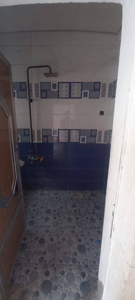 بيت للايجار الموقع حله ابي غرق /حي السلام 
(الـتفـاصـــيل البـيــت)
   مشتمل للايـــــــــــجار المساحه 90م 
غرفة نوم وصالة ومطبخ وصحيات داخليه وخارجيه 
مطلوب عائله صغيره 

سعر الايجار 200 الف 
 
للاستفسار الاتصال على الرقم 

***********
