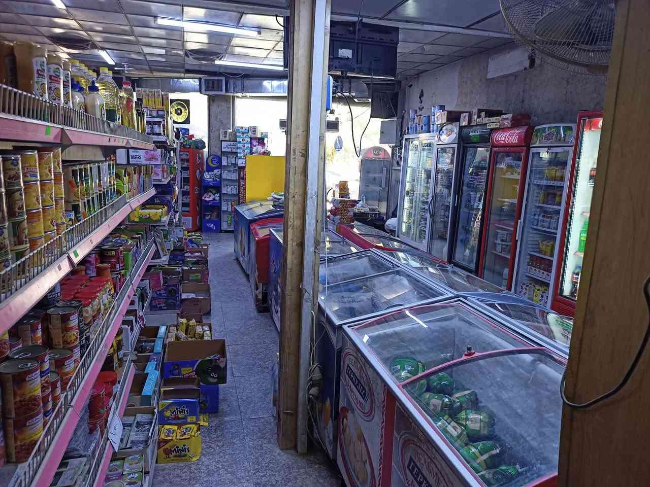 السلام عليكم ورحمة الله وبركاته 
أسواق للبيع يحتوي على برادات عدد 17 عامودي 7شركه 
10 للمحل وبرادات عدد 10طرحي 3شركه 7محل
سفينه وسطيه على طول المحل ورفوف جداريه ايظا على طول المحل ويحتوي على مخزن ومبرده العالميه كبيره جاهزه مع الدكت موقع المحل حي الجهاد الملحانيه فرب مسبح الرافدين. ومقابيل قاعه الكرار.تريد تاخذه شلع اتريد جرد أي استفسار على الرقم *********** يوجد وات ساب. اسف خاص غير متواجد
