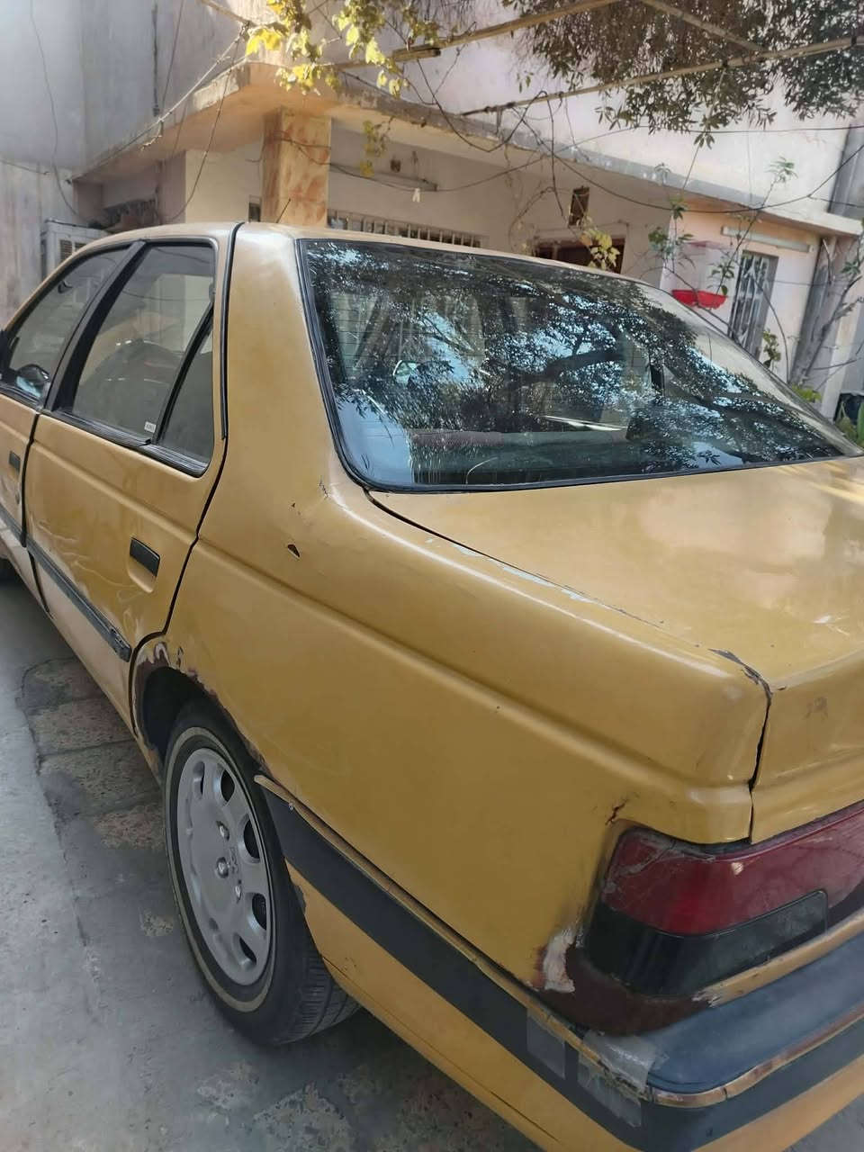 بيجو موديل ٢٠١١ رقم الماني بغداد بااسمي كير مكينه  خير من الله سنويه ٢٠٢٧ السعر ٣٠ وبيها مجال للاتصال ***********
