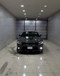 شباب جارجر سكات باك موديل 2018 لون سمنتي سياره نضيفه بمعنى الكلمه داخل...