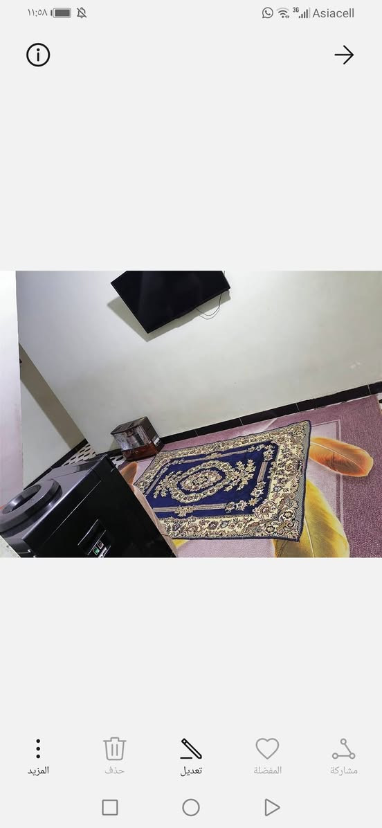 السلام عليكم  بيت خلفي المساحة ٩٦ واقع حال ١٠٠ متر   في منطقة الشعب حي العقاري قرب مدرسة التربية يتكون البيت من مدخل ترك  واستقبال وصالة ومطبخ وصحيات والطابق الثاني ٣ غرف نوم وصحيات بيت بناء جديد ونضيف  التواصل ***********
