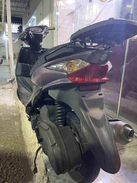 دراجة ادرس حديث ياباني. 
الدراجه ع وضع الشركة كفر كلة اصلي 
تايرات كشن قاعدة سيباية لايت زنون 
الدراجة ماعوزها برغي ذب عليها 

للاستفسار : 
{***********}
