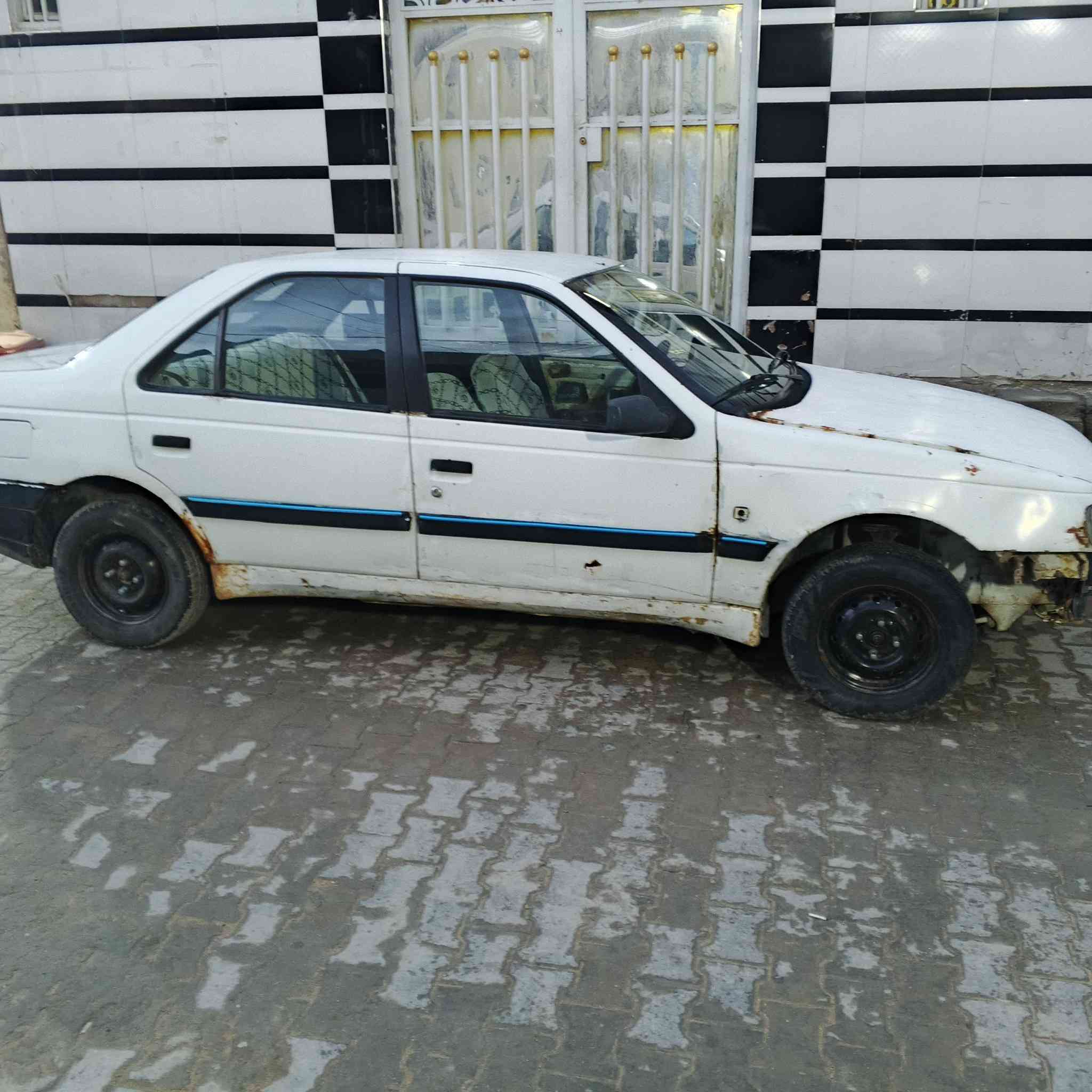 اسلام عليكم بيجو روى موديل 2009  سنويه صاقطه سياره كلشي ما عايزه كير مكينه اكسن مكفولات غرفتهه حلوه نضيفه عايزه دعاميه فقط سياره مال بيت رقم السياره قادسيه

مكان السياره نجف راعي السنويه بالنجف سعرها 22 وبيها مجال
رقم ***********
