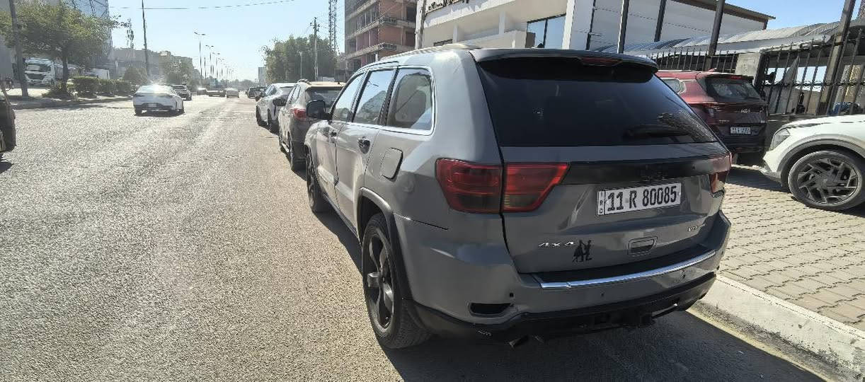 سعرها 140 ورقه وبي مجال للمراوس او البيع 

جيب موديل 2012 محرك هيمي V5.7 
8سلندر ماشيه تقريبا 220 الف كيلو مصبوغه عام تغير لون حادثها بجم مرفق بالصور وحادث خلفي صندوق وجاملغات خلفيه *********** يفضل مراوس بجارجر او جالنجر موديل 15 وفوك صبغ عام او حزام عادي
