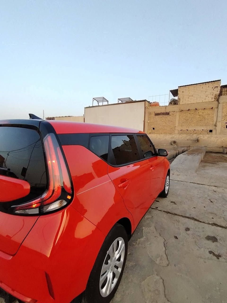 كيا صول 2023 ماشيه 10 الف محرك 2000 دوش تحكم جهتين رادارات امامي وخلفي ويمنه ويسره شغالات حساس اطارات كاميرا دواره تحديد مسار شاشة ايباد مثبت سرعه داخل ابيض السياره دخول جديد باسمي رقم فحص تترقم جميع المحافظات بدون شاصي وصبغ وتبديل بيهه بس بارد بحافة البنيد والجاملغ صور الحادث بالمنشور
***********
