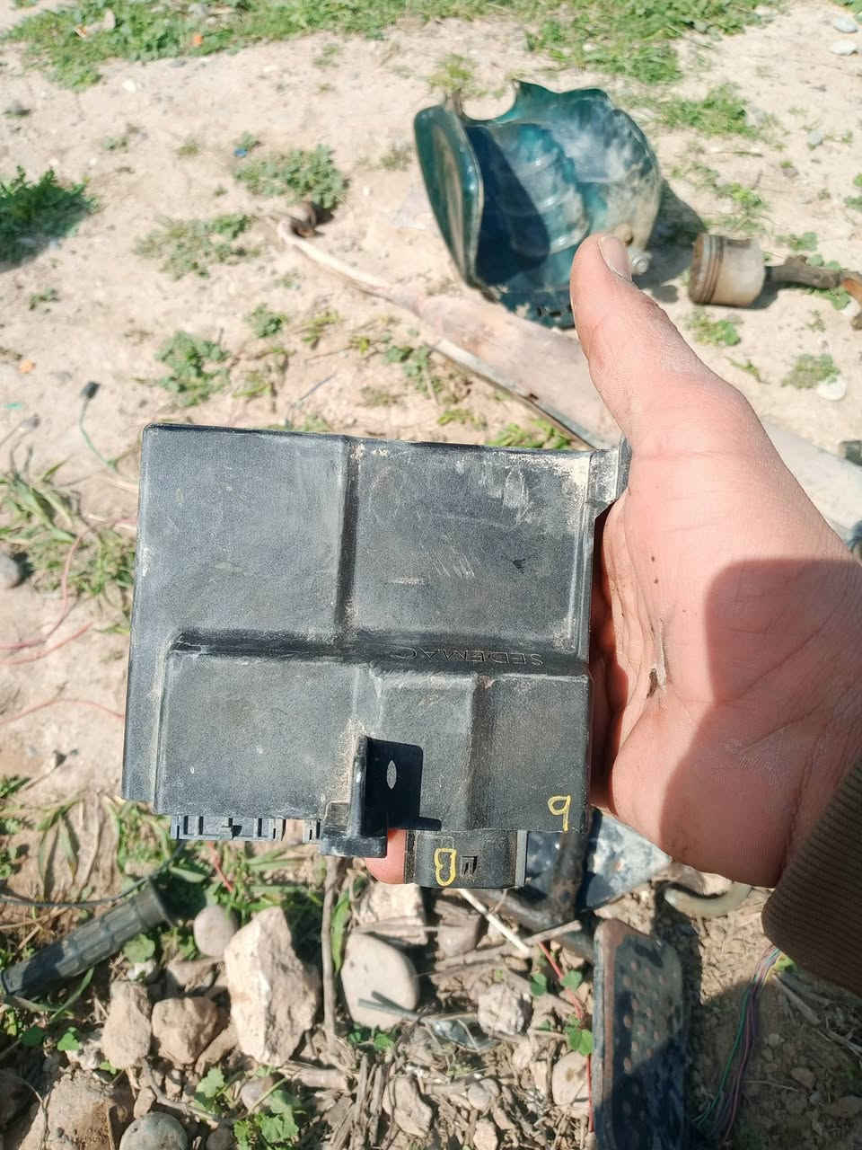 السلام عليكم غراض موطور للبيع معه محرك شغال شرط اسم المحرك.   Tvs  الاتصال ***********
