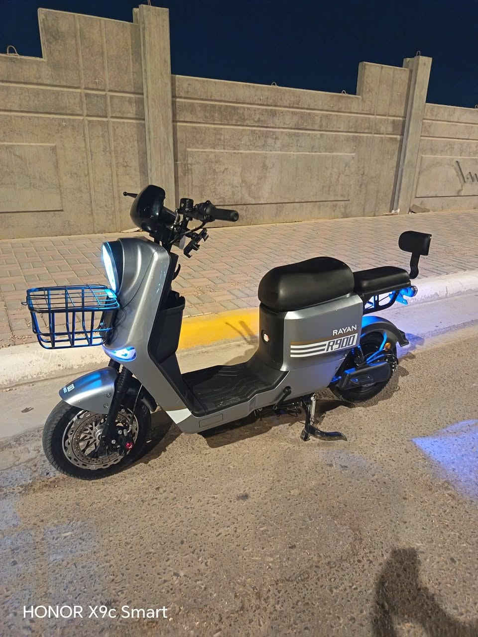 سلام عليكم اعاده نشر بسبب الوعود الكاذبه دراجه شحن R900 ريان لبيع  دراجه جديده صارله اقل شهر من طلعت من معرض بعدها زيروو
5بطاريات كبير حجم ملف 1400 سرعه 80 لايت زنون عالي ناصي بصمتين وسويجين بل بريك هايدروليك دسكات امامي خلفي مانع سرقه جهاز انذار قفل ستيرن تفحص وين ميعجبك مكاني كربلاء شارع الدره الجديد سعر 700 رقم *********** أكبر حجم دراجه
