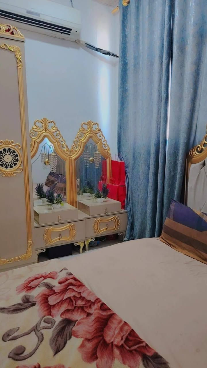 غرفه تركيه للبيع مستعمل بس نظيف المراسلة او الاتصال واتساب موجود ***********
