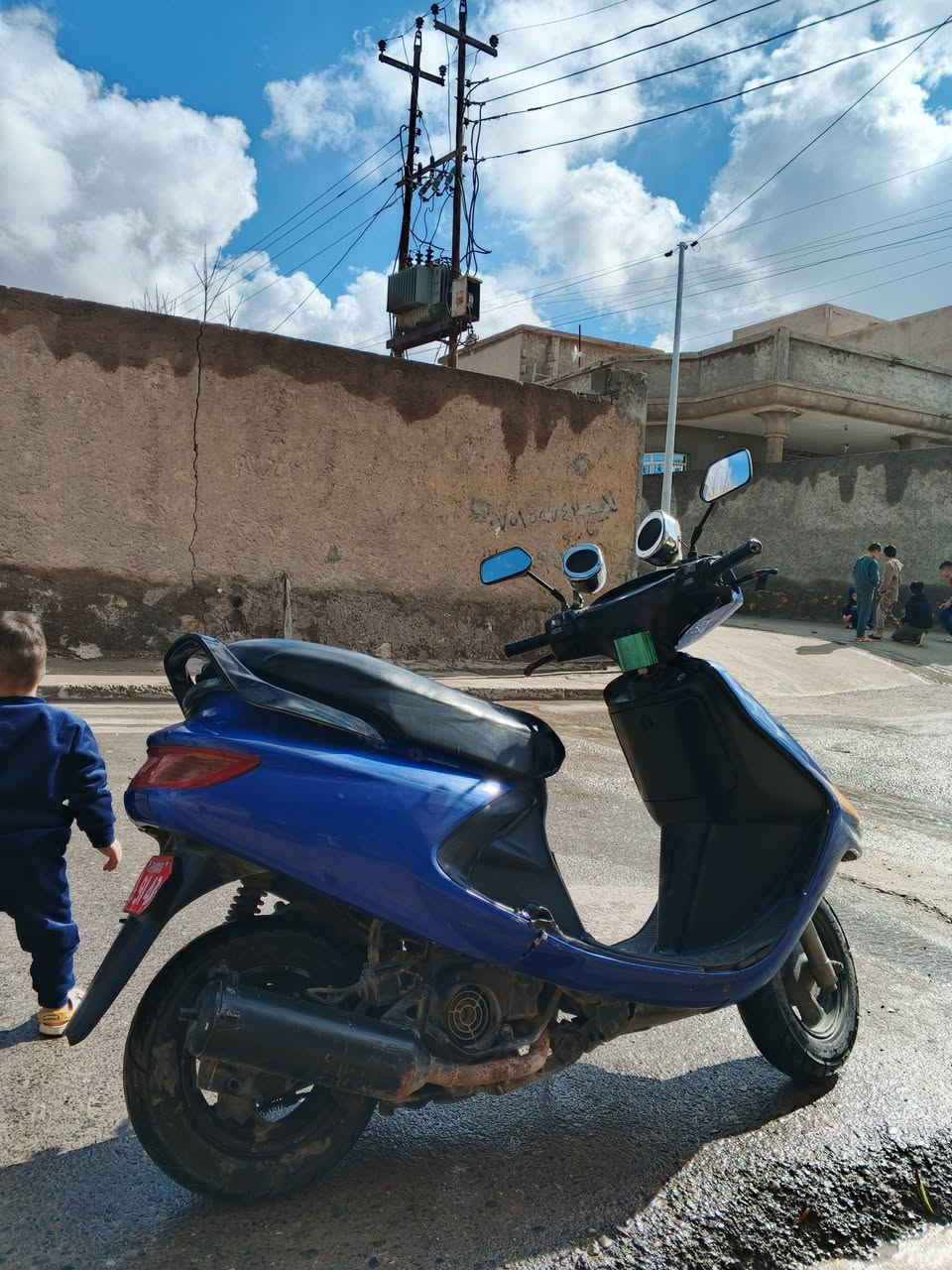 للبيع 
ماطور فراشه كلش نظيف ما بيها شي كلشي شغال 
السعر 450
***********
