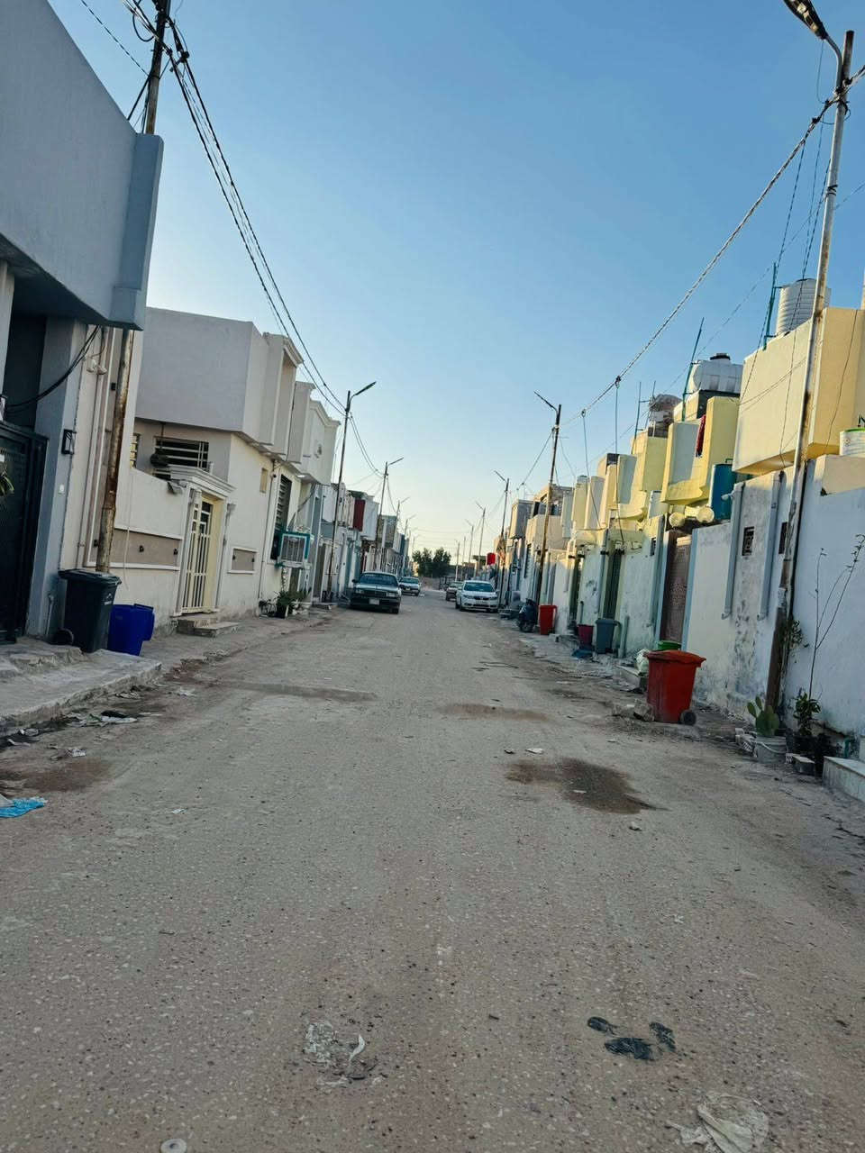 سلام عليكم بيت اللبيع 50مترزراعي ينباع مع الأثاث وبدون البناء درجه اولى صاله والمطبغ سيراميك السقف مع مخزان فوك ينباع بمقدمه والباقي دفعات العنوان شارع صب شارع تلعفر باقي التفاصيل على الرقم ***********
