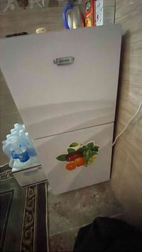 ثلاجه • ٥قدم • جديده