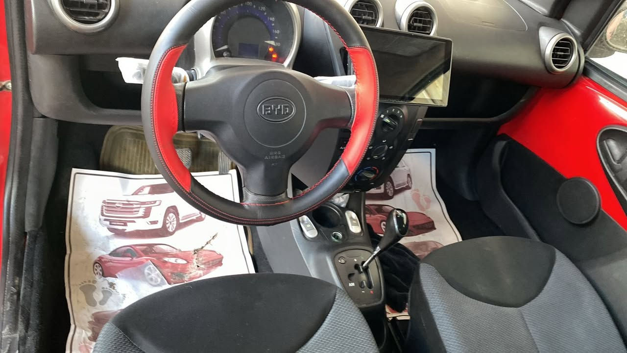 بي واي دي 2014 مبيها ٲي ضرر ولا صبغ بس بالدوسة من جهة السايق عارضتها ب 62 وبيها مجال بسيط جداً السيارة جاهزة ونضيفة مكاني زيونة ***********
