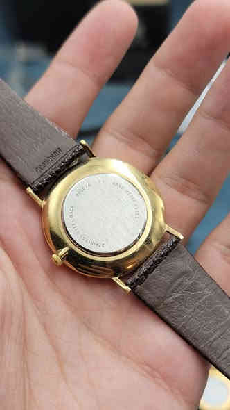 CARAVELLE BY BULOVA 
كارفيل ياباني 
أرقام رومانية
سنتر ثواني منفصل 
طلاء ذهب ناصع 

نظافة فوق الممتاز 
سير جلد طبيعي مستبدل 

القطر ٣٢.٨ مم 
طول مع الاذانات ٣٨ مم 
السعر ٧٥ الف دينار 

للإستفسار واتساب 
***********
