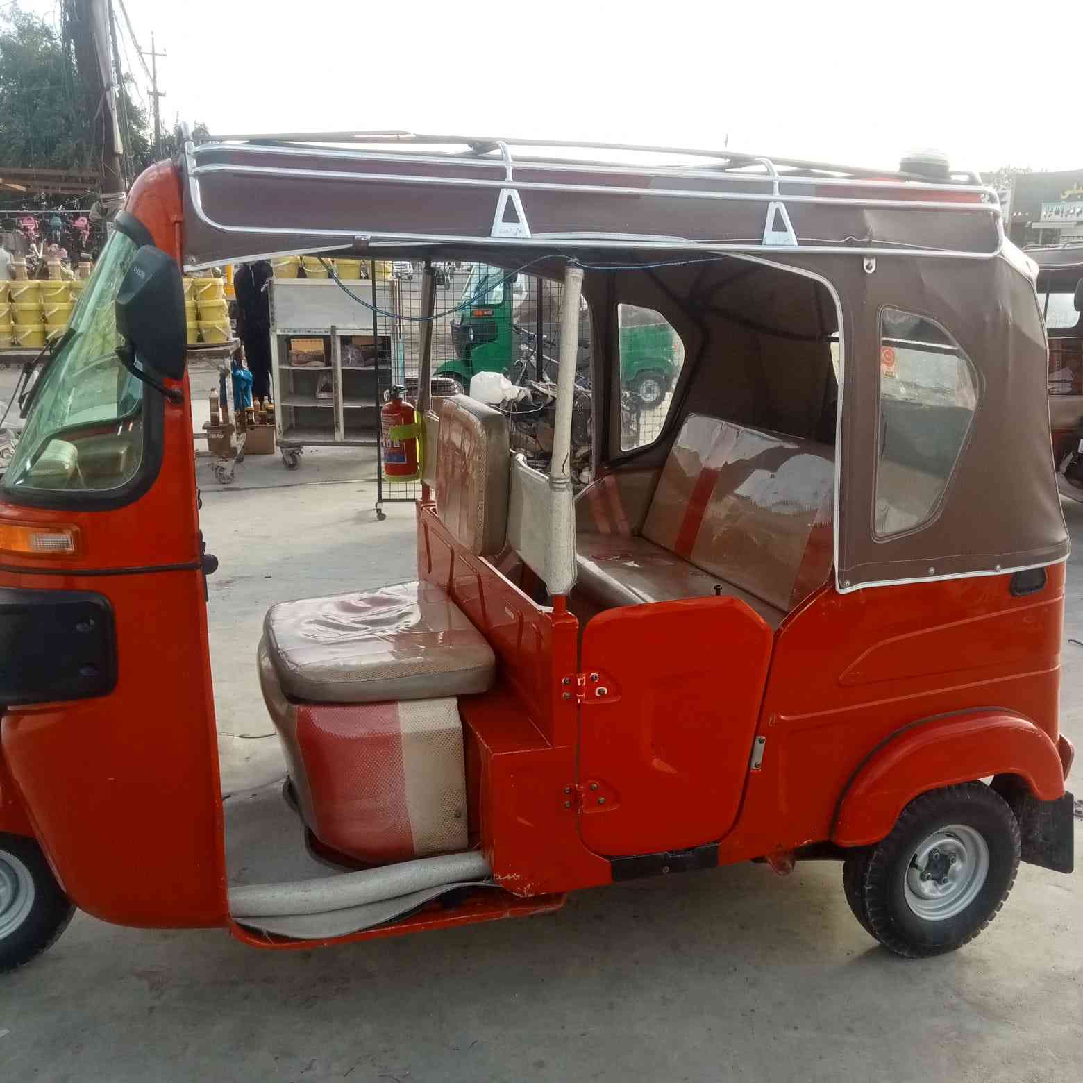 السلام عليكم تكتك 2023 مضلع  رقم بغداد 

تكتك جديده بيهه شبر بارد بربع فقط مكينه كير اكسن كفاله كشر بلادي قطرة صبغ معجون مابيه كغاله تجي تكلب وتقتنع 

السعر 9600 وبيه مجال بسيط 

بغداد حي البتول 
***********
