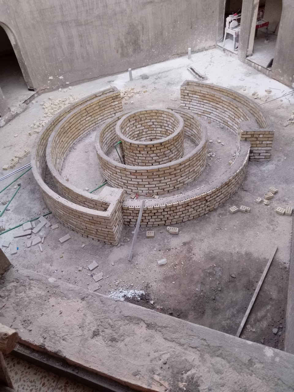 بنه بلوك وطابوق متفرغ للعمل لخاص مفتوح
***********
